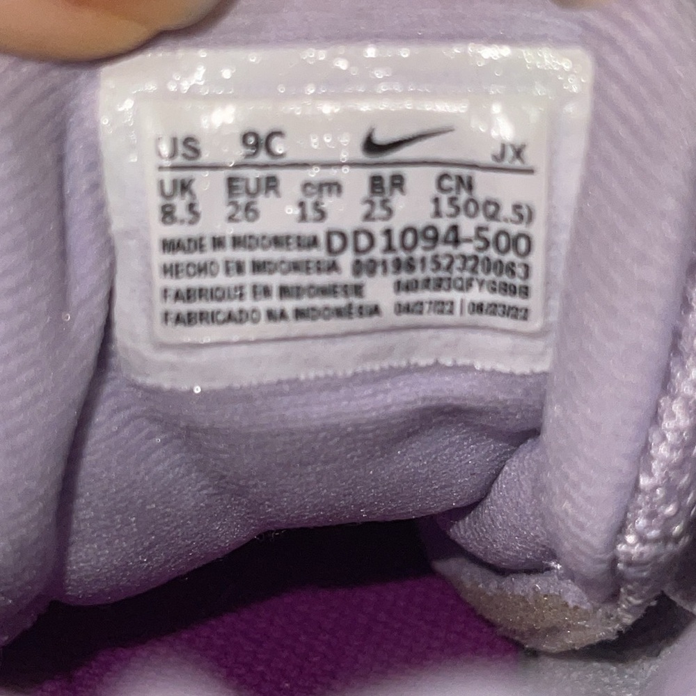 Nike Kids Sneakers in Light Purple and Black - Picture 8 of 8